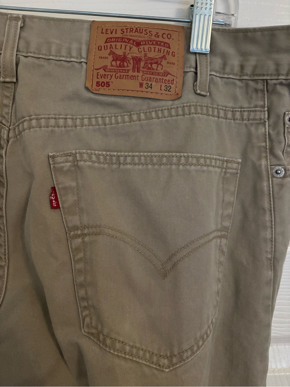 Levi's Men's Relaxed 505 Jeans in Khaki